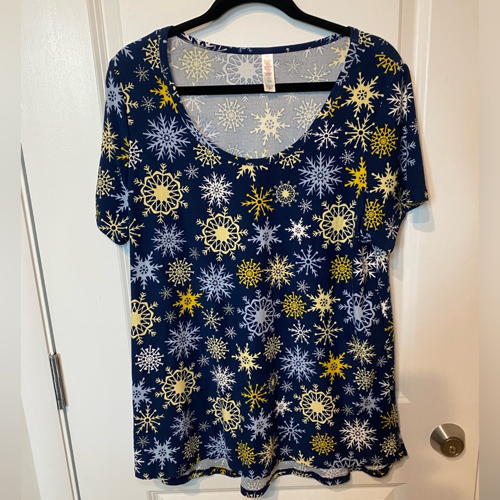 LuLaRoe snowflake classic t short sleeve shirt